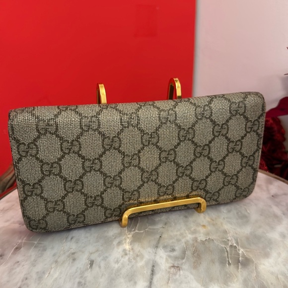 Gucci Beige Monogram Long Zipper bifold wallet in good condition - Picture 12 of 16